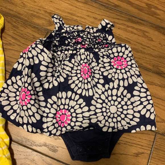 Carter’s 3 month rompers - Picture 4 of 4